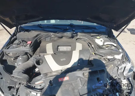 2011 Mercedes-Benz C 300 Sport 4Matic z USA, uszkodzony, nr VIN WDDGF8BB5BF533462